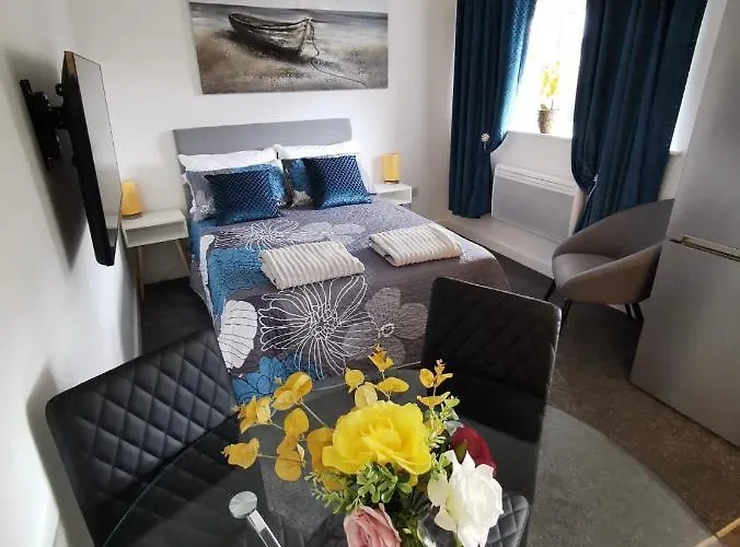 Luxury Town Center Studio Stevenage